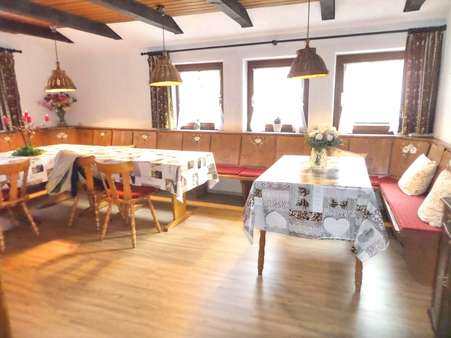Ehemalige Gaststube - Zweifamilienhaus in 79674 Todtnau mit 449m² kaufen