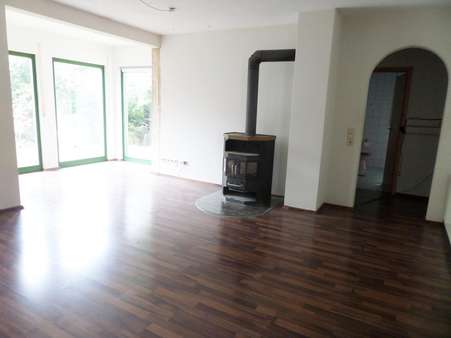 Wohnzimmer mit Schwedenofen Wohnzimmer mit Schwedenofen - Zweifamilienhaus in 79682 Todtmoos mit 132m² kaufen