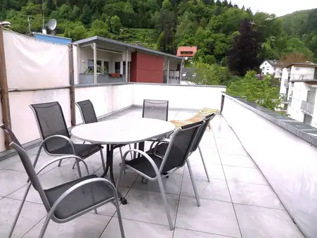 Großzügige Eigentumswohnung mit Dachterrasse in zentraler Lage
