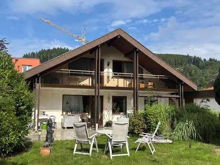 Einfamilienhaus mit großem Grundstück