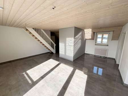 Wohn-/Esszimmer mit Aufgang ins DG - Maisonette-Wohnung in 79650 Schopfheim mit 124m² kaufen