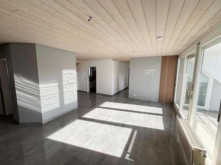 Wohn-/Esszimmer Richtung Küche - Maisonette-Wohnung in 79650 Schopfheim mit 124m² kaufen