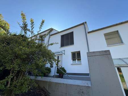 Die Frontansicht - Reihenmittelhaus in 79650 Schopfheim mit 117m² kaufen