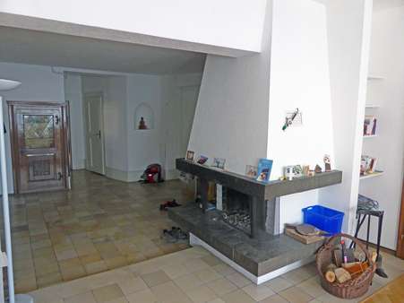 Das Wohnzimmer mit Kamin - Etagenwohnung in 79650 Schopfheim mit 216m² mieten