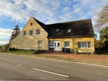 Straßenansicht Wohnhaus - Einfamilienhaus in 32469 Petershagen mit 89m² kaufen