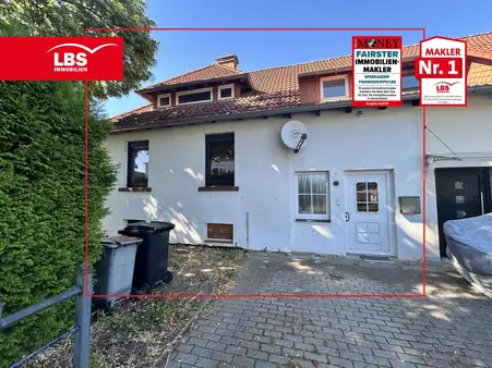 Charmante Doppelhaushälfte mit großem Garten in attraktiver Lage