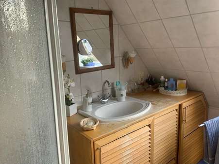 Badezimmer - Dachgeschosswohnung in 32584 Löhne mit 75m² kaufen