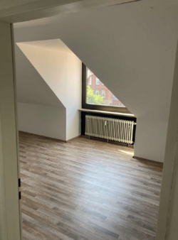 Wohnzimmer - Dachgeschosswohnung in 32457 Porta Westfalica mit 63m² kaufen