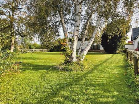 Gartenansicht - Einfamilienhaus in 32469 Petershagen mit 203m² kaufen