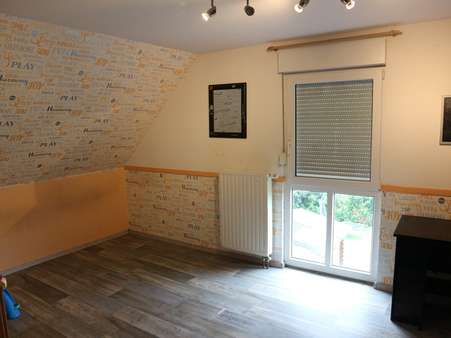 Zimmer im Obergeschoss - Doppelhaushälfte in 32457 Porta Westfalica mit 145m² günstig kaufen