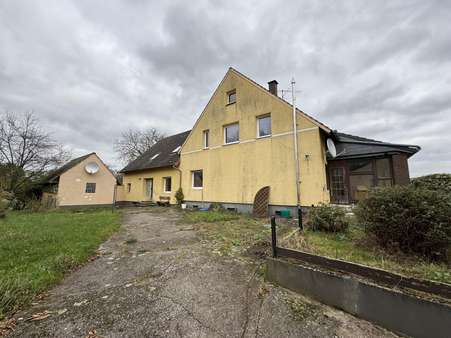 Gartenansicht - Mehrfamilienhaus in 32469 Petershagen mit 242m² kaufen