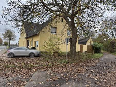 Straßenansicht - Mehrfamilienhaus in 32469 Petershagen mit 242m² kaufen