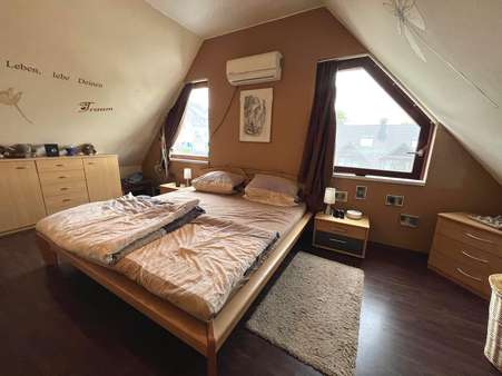 Schlafzimmer - Dachgeschosswohnung in 32457 Porta Westfalica mit 94m² kaufen