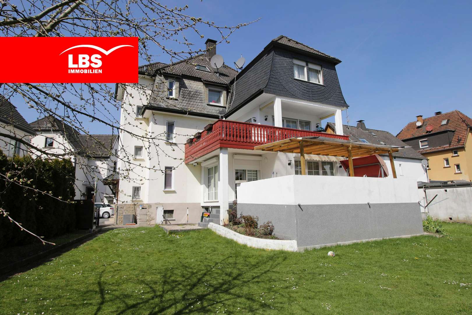 Vorderseite - Dachgeschosswohnung in 58840 Plettenberg mit 143m² kaufen