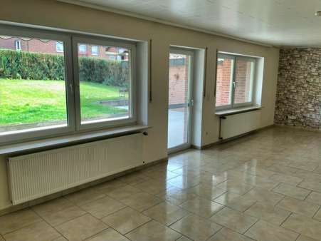 Wohnzimmer Erdgeschoss Wohnzimmer Erdgeschoss - Einfamilienhaus in 33181 Bad Wünnenberg mit 126m² kaufen