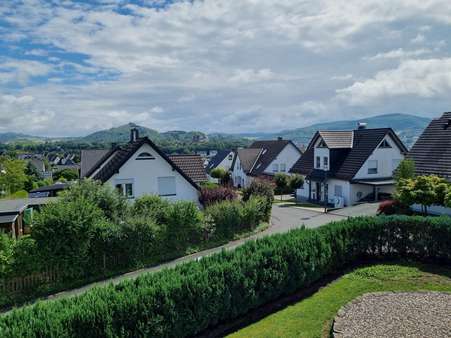 Ausblick vom Balkon Ausblick vom Balkon - Einfamilienhaus in 59872 Meschede mit 148m² kaufen