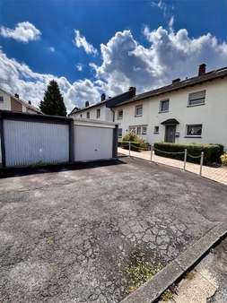 Garage und Stellplatz Garage und Stellplatz - Zweifamilienhaus in 59759 Arnsberg mit 120m² kaufen