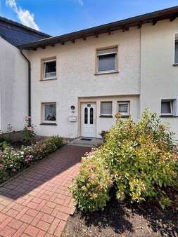 Vorderansicht Vorderansicht - Zweifamilienhaus in 59759 Arnsberg mit 120m² kaufen