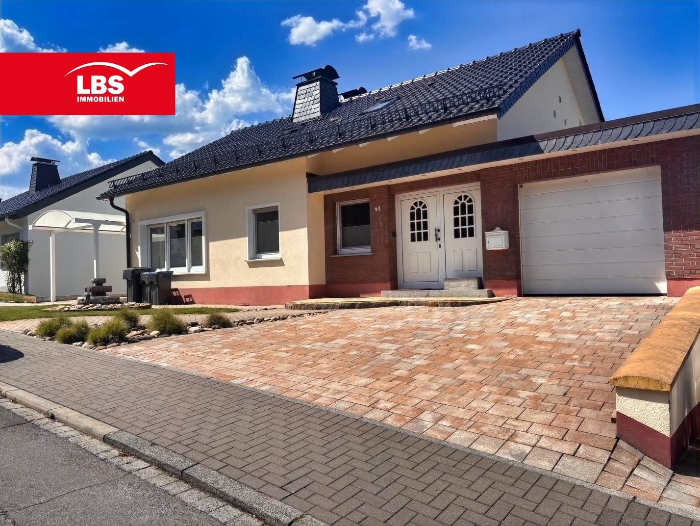 Frontansicht Frontansicht - Souterrain-Wohnung in 59823 Arnsberg mit 113m² kaufen