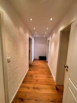 Flur Flur - Souterrain-Wohnung in 59823 Arnsberg mit 113m² kaufen