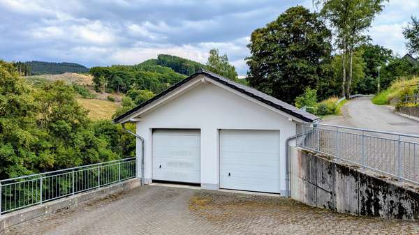 Doppelgarage - Mehrfamilienhaus in 59909 Bestwig mit 218m² kaufen