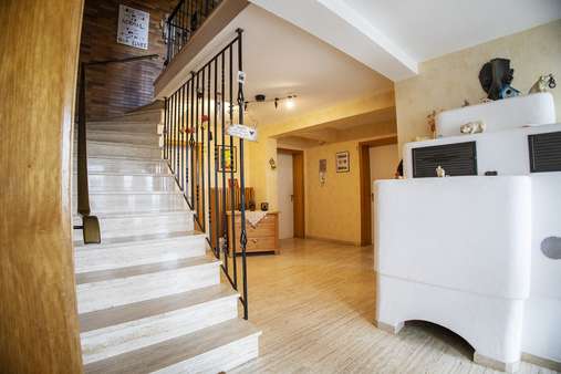 Flur - Einfamilienhaus in 59581 Warstein mit 135m² günstig kaufen