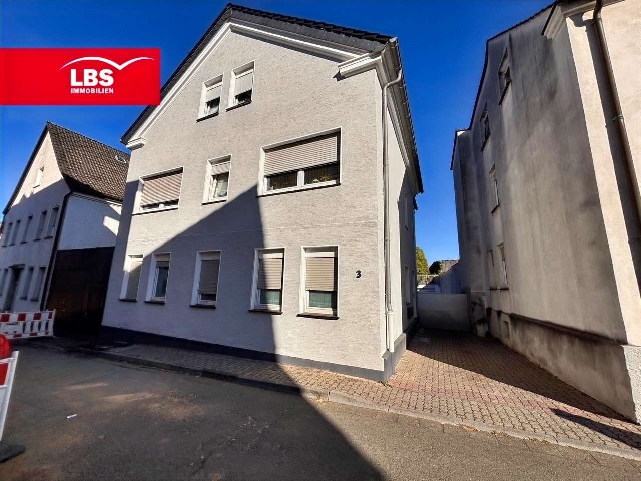 Front Front - Erdgeschosswohnung in 59755 Arnsberg mit 127m² kaufen