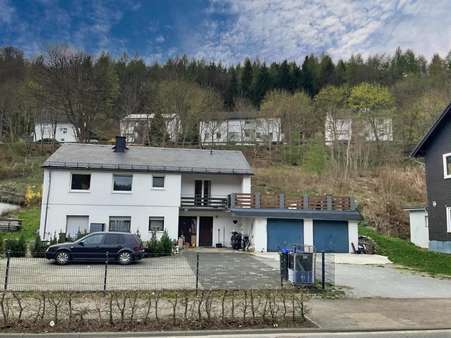 Ostansicht - Zweifamilienhaus in 59929 Brilon mit 170m² kaufen