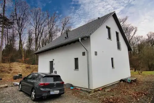 *neuer Preis* Einfamilienhaus mit großem Grundstück direkt am Wald 