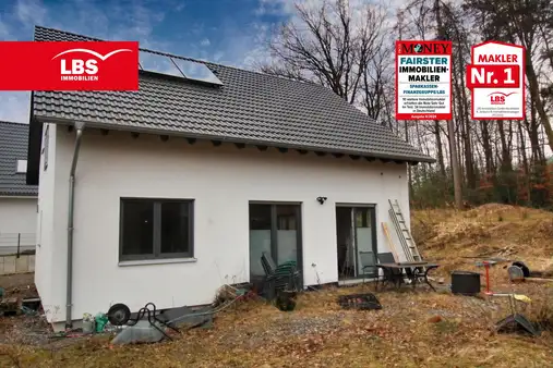 *neuer Preis* Einfamilienhaus mit großem Grundstück direkt am Wald 