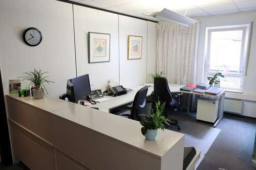 Büro 1 + 3 - Büro in 63225 Langen mit 699m² als Kapitalanlage kaufen