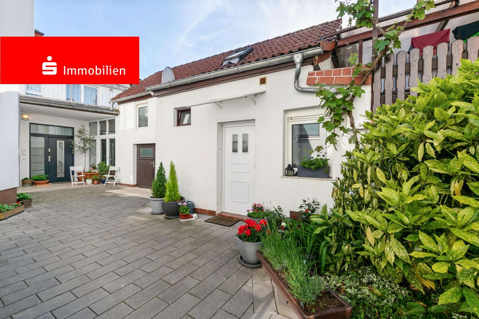 Hofansicht - Zweifamilienhaus in 64390 Erzhausen mit 251m² kaufen