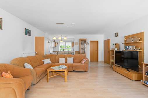 Wohn-Essbereich Hinterhaus - Zweifamilienhaus in 64390 Erzhausen mit 251m² kaufen