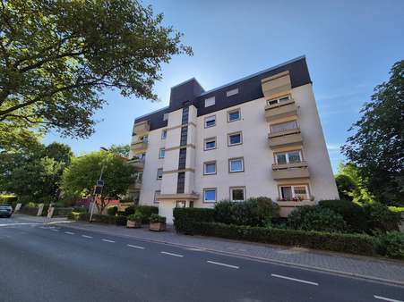 Weitere Straßenansicht Weitere Straßenansicht - Etagenwohnung in 63263 Neu-Isenburg mit 107m² kaufen