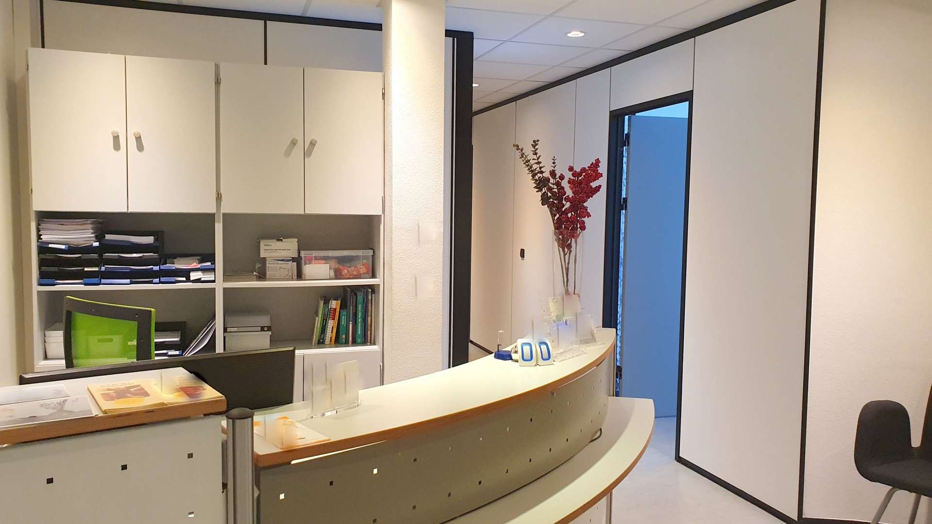 Eingangsbereich mit Tresen Ansicht 1 Eingangsbereich mit Tresen Ansicht 1 - Büro in 63225 Langen mit 220m² kaufen