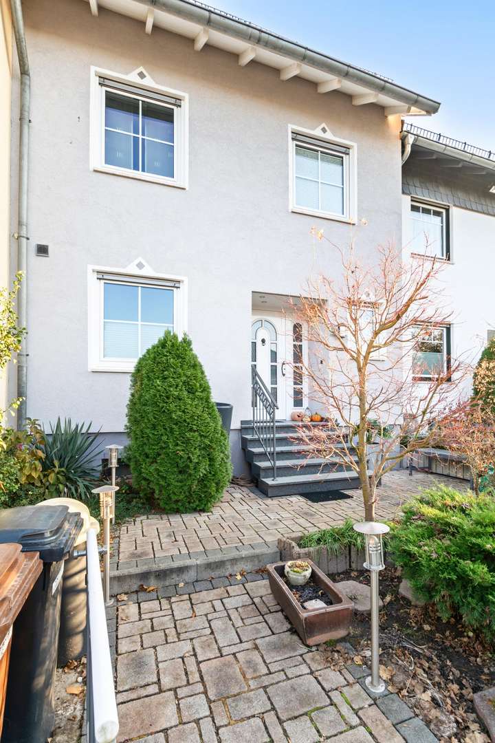 Modernisiertes Reihenhaus Modernisiertes Reihenhaus - Reihenmittelhaus in 63322 Rödermark mit 135m² kaufen