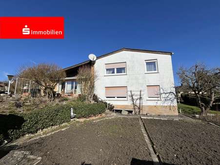 Südansicht mit Terrasse vom Garten - Einfamilienhaus in 34613 Schwalmstadt mit 162m² kaufen