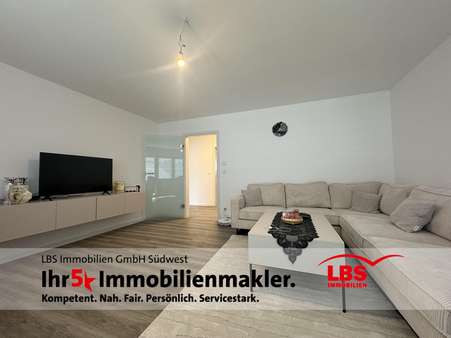 Wohnzimmer 1.OG rechts - Mehrfamilienhaus in 77839 Lichtenau mit 520m² kaufen