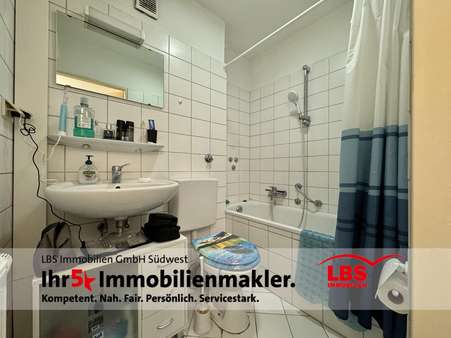 Badezimmer - Etagenwohnung in 76227 Karlsruhe mit 29m² kaufen