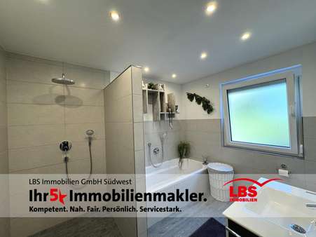 Badezimmer - Zweifamilienhaus in 76596 Forbach mit 149m² kaufen