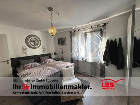 Schlafzimmer - Zweifamilienhaus in 76596 Forbach mit 149m² kaufen