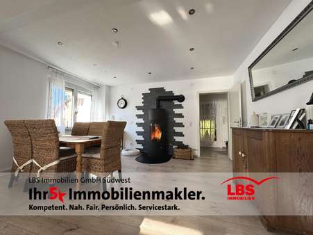 Wohnzimmer - Zweifamilienhaus in 76596 Forbach mit 149m² kaufen