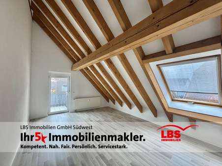 Wohnzimmer - Dachgeschosswohnung in 76470 Ötigheim mit 56m² kaufen