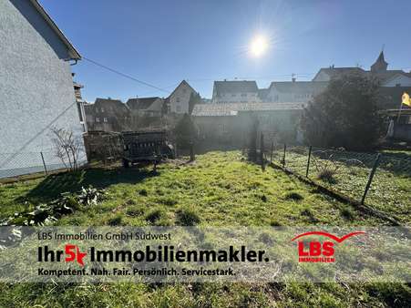 Grundstück Blick auf Schuppen - Grundstück in 76571 Gaggenau mit 420m² kaufen