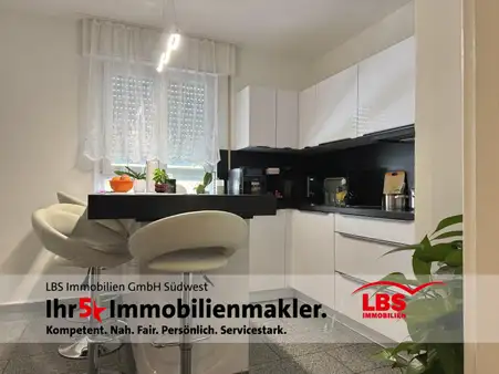 Wohnen mit Stil: Kernsanierte Wohnung in zentrumsnaher Lage von Baden-Baden!