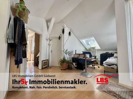 Diele Diele - Dachgeschosswohnung in 76534 Baden-Baden mit 84m² kaufen