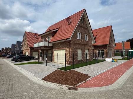 Ansicht der Wohnanlage - Maisonette-Wohnung in 26553 Dornum mit 78m² als Kapitalanlage kaufen