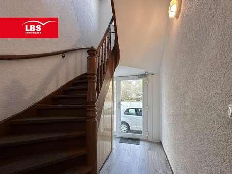 Treppenhaus Treppenhaus - Mehrfamilienhaus in 27576 Bremerhaven mit 123m² kaufen