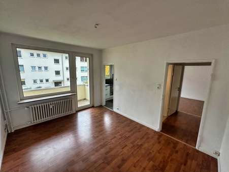 Wohnzimmer - Etagenwohnung in 30519 Hannover mit 40m² kaufen