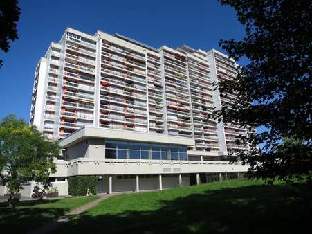 Hausvorderseite - Etagenwohnung in 38440 Wolfsburg mit 88m² kaufen